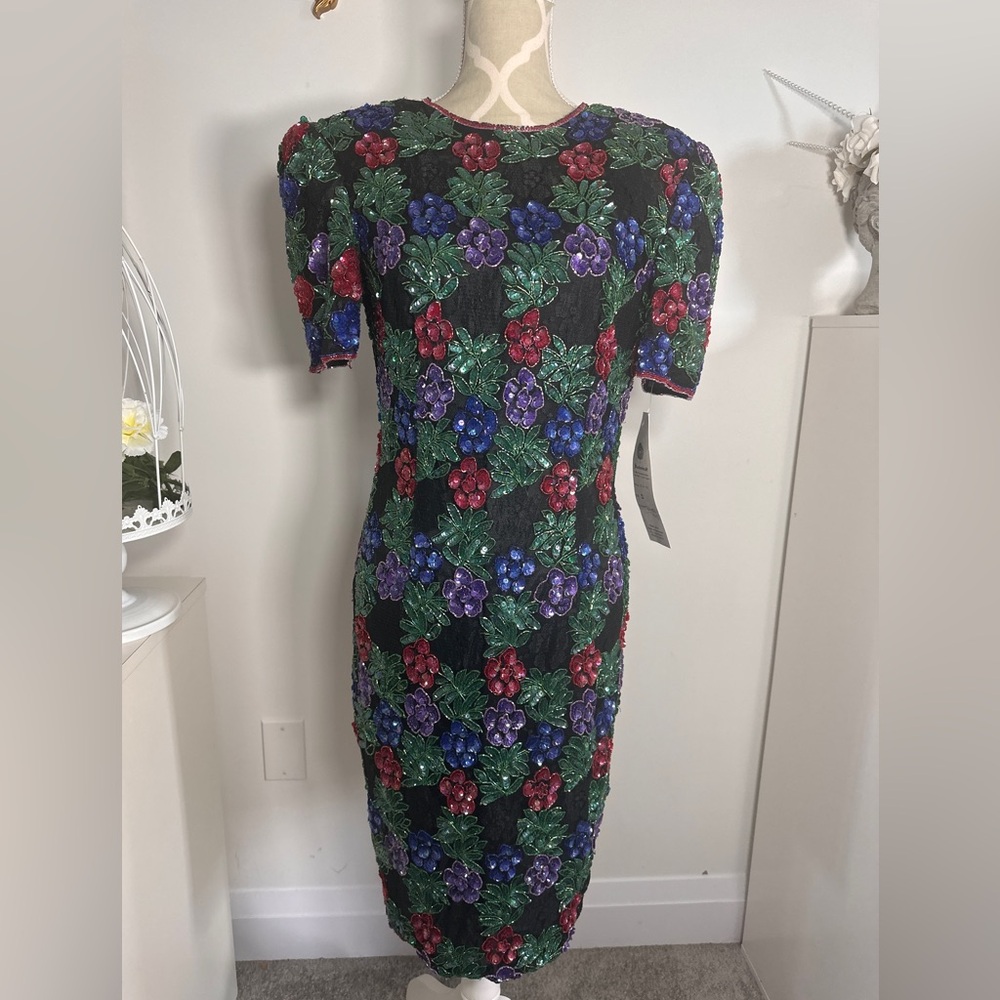 Gorgeous vintage beaded floral dress with zipper back in brand new condition